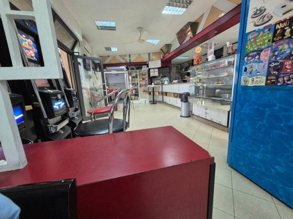 negozio in vendita a Modena in zona Crocetta
