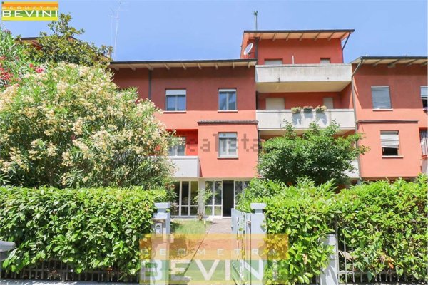 casa indipendente in vendita a Modena in zona Crocetta