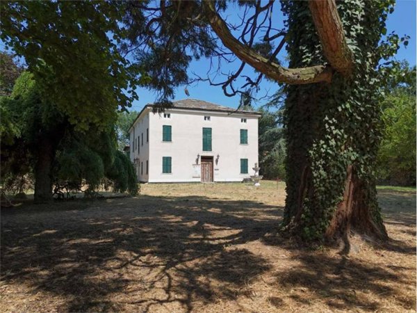 casa indipendente in vendita a Modena in zona Portile