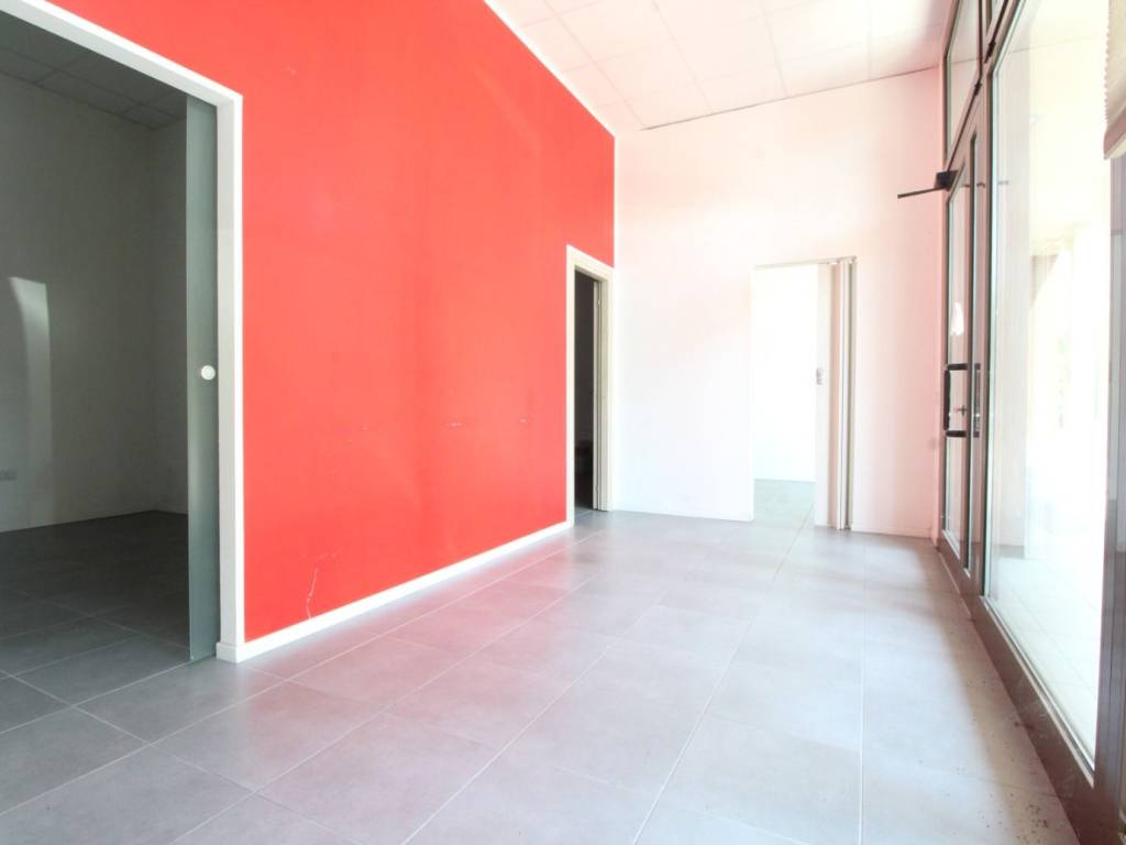 ufficio in vendita a Modena in zona Crocetta
