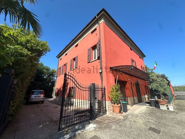 casa indipendente in vendita a Modena in zona Lamarmora