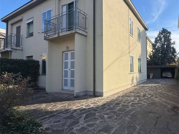 casa indipendente in vendita a Modena in zona Buon Pastore