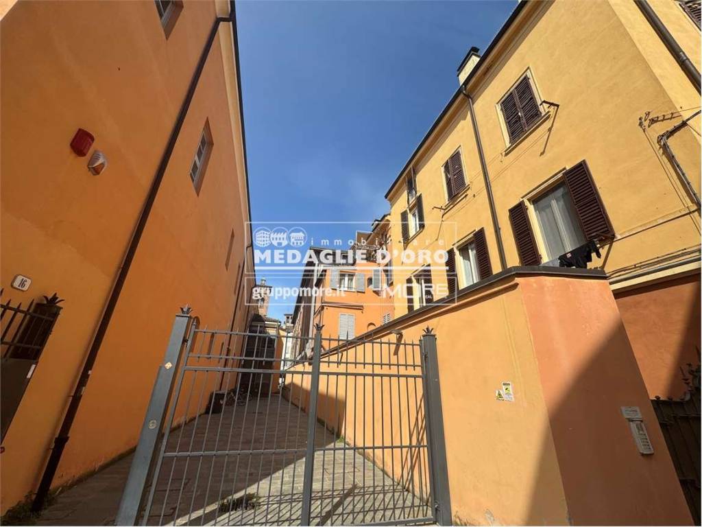 appartamento in vendita a Modena in zona Centro Storico