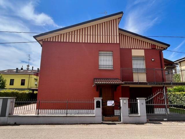 casa indipendente in vendita a Modena