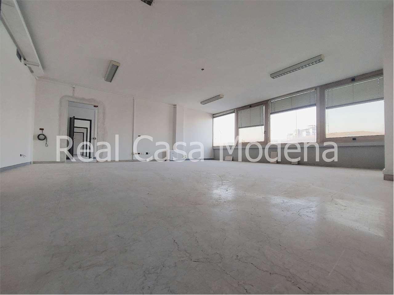 esavano in vendita a Modena