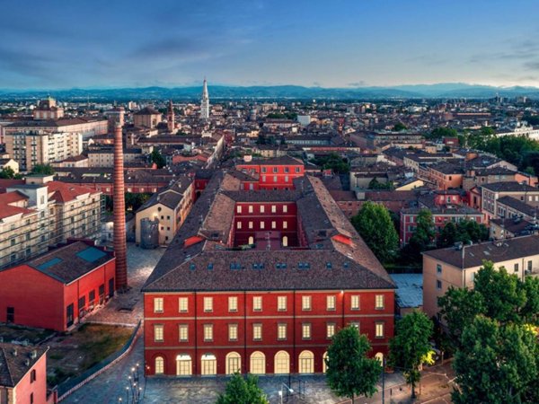 appartamento in vendita a Modena in zona Centro Storico