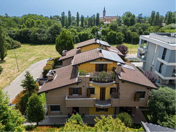 casa indipendente in vendita a Modena in zona Saliceta San Giuliano