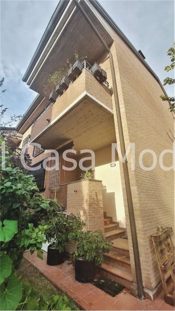 casa indipendente in vendita a Modena in zona San Faustino