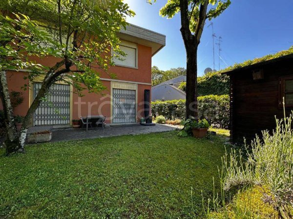 casa indipendente in vendita a Modena