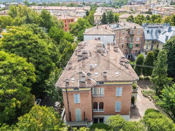 appartamento in vendita a Modena in zona Centro Storico