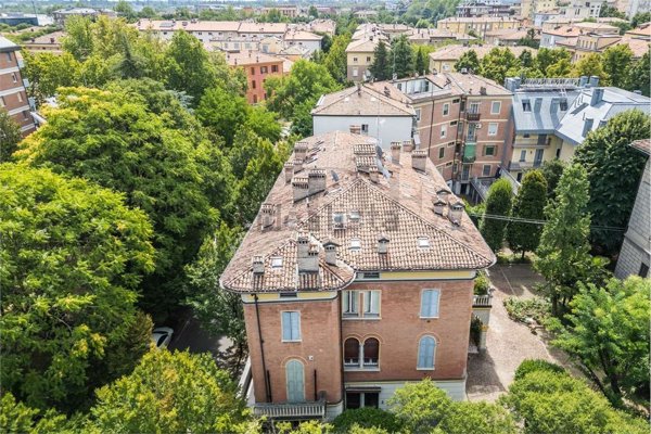 appartamento in vendita a Modena in zona Centro Storico