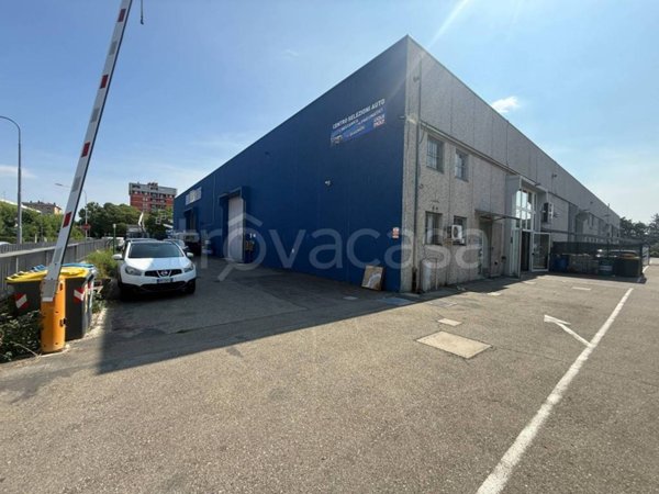 locale commerciale in vendita a Modena in zona San Lazzaro / Modena Est