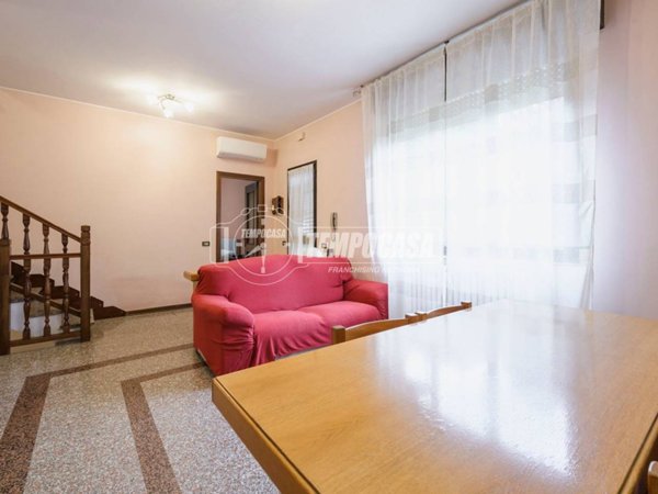 casa indipendente in vendita a Modena in zona San Faustino