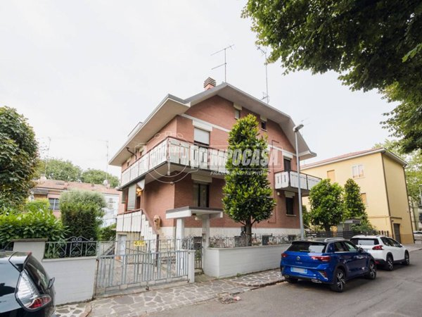 casa indipendente in vendita a Modena in zona San Faustino