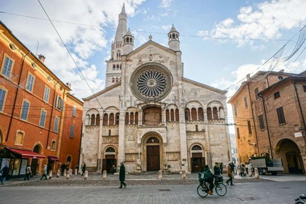 appartamento in vendita a Modena in zona Centro Storico