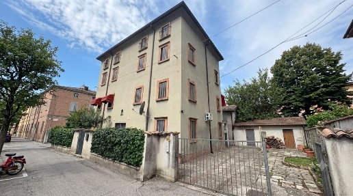 appartamento in vendita a Modena in zona Crocetta
