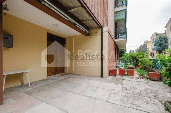 casa indipendente in vendita a Modena in zona Vaciglio