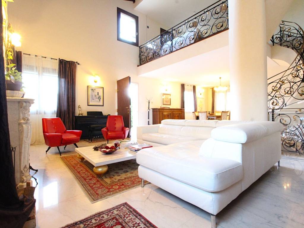 casa indipendente in vendita a Modena