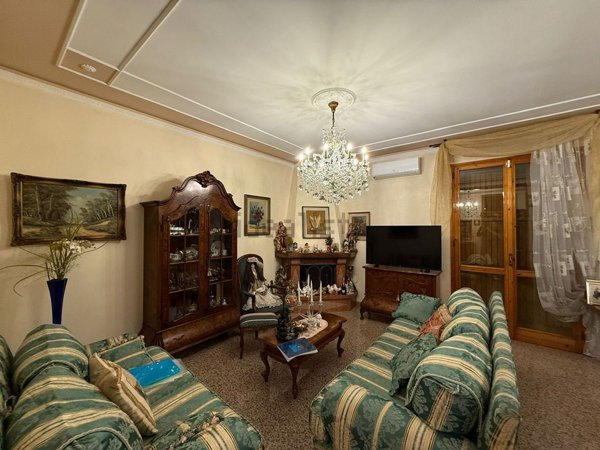 casa indipendente in vendita a Modena in zona Vaciglio