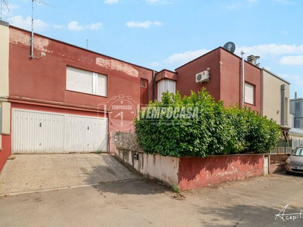 appartamento in vendita a Modena in zona San Lazzaro / Modena Est