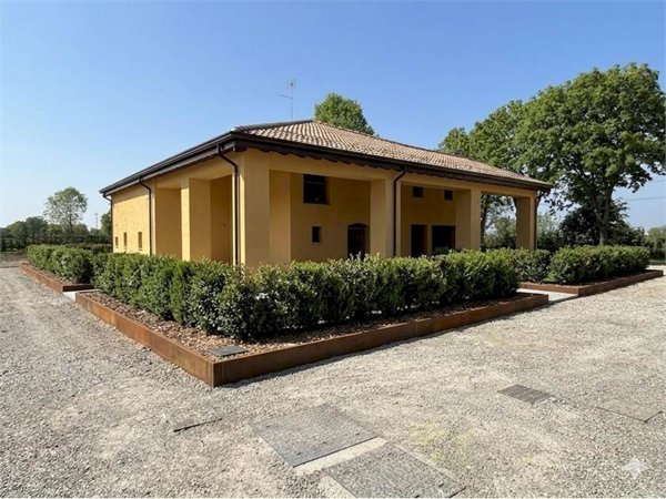 casa indipendente in vendita a Modena