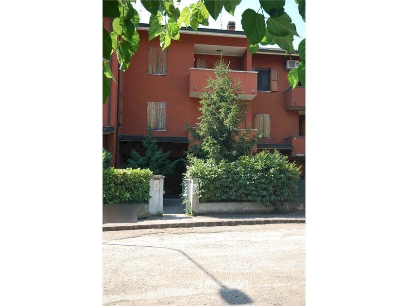 casa indipendente in vendita a Modena