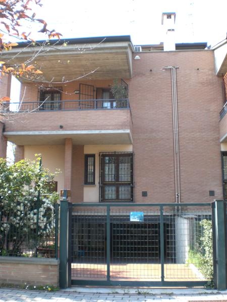 casa indipendente in vendita a Modena in zona San Faustino