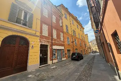 casa indipendente in vendita a Modena in zona Centro Storico