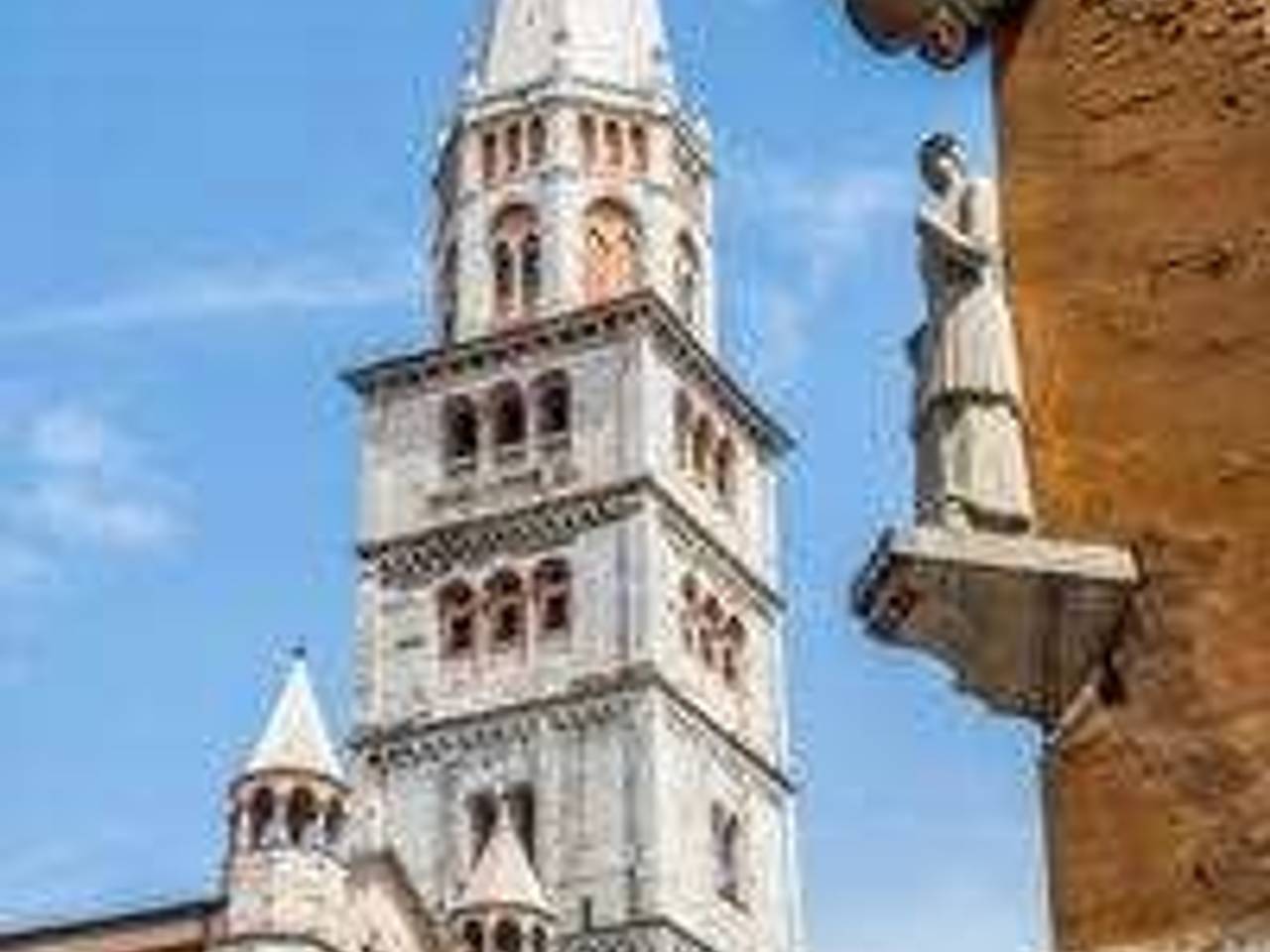 appartamento in vendita a Modena in zona Centro Storico