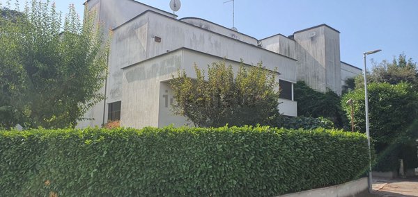 casa indipendente in vendita a Modena