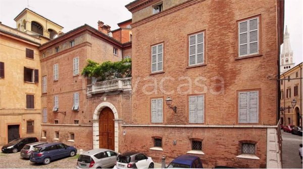 appartamento in vendita a Modena in zona Centro Storico
