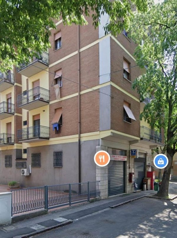 negozio in vendita a Modena in zona Crocetta