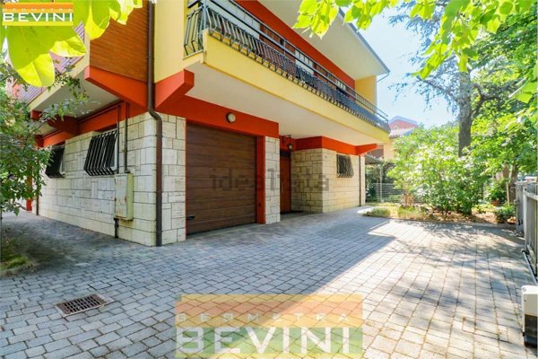 casa indipendente in vendita a Modena