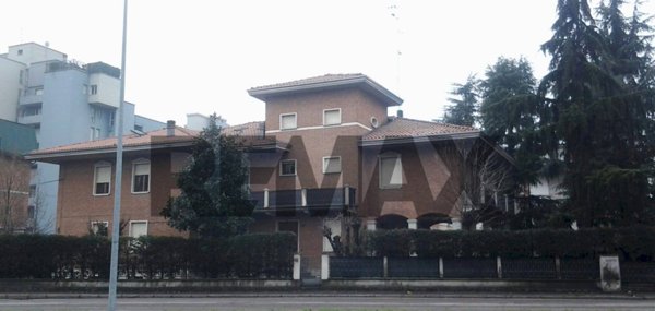 casa indipendente in vendita a Modena in zona San Faustino