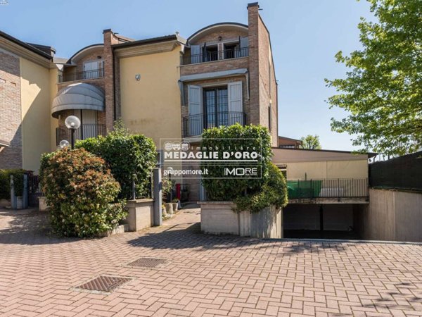 casa indipendente in vendita a Modena in zona Vaciglio