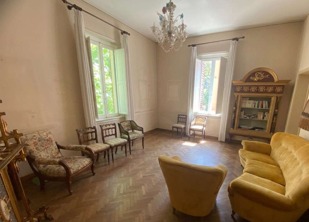 appartamento in vendita a Modena in zona Centro Storico
