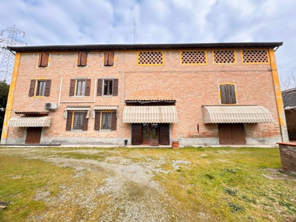 casa indipendente in vendita a Modena in zona Fossalta