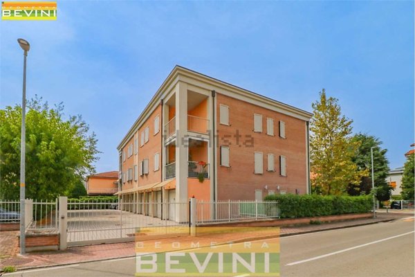 appartamento in vendita a Modena in zona Madonnina / Quattro Ville