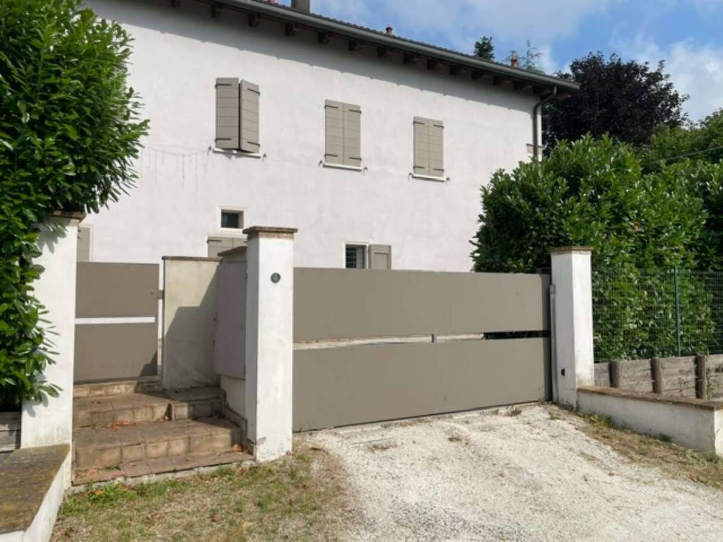casa indipendente in vendita a Modena in zona San Damaso