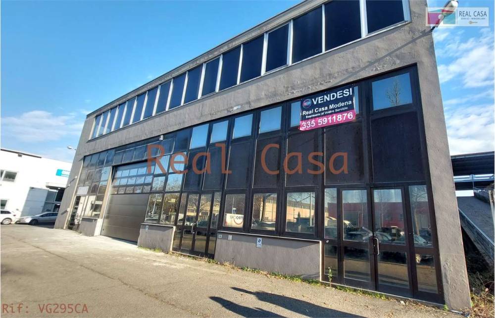 locale commerciale in vendita a Modena in zona Crocetta