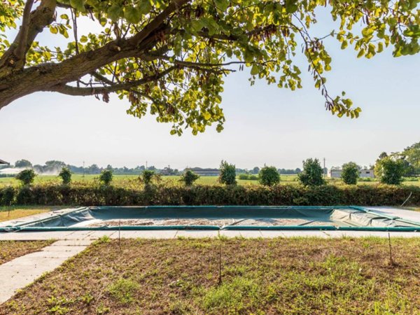 casa indipendente in vendita a Modena in zona Cittanova