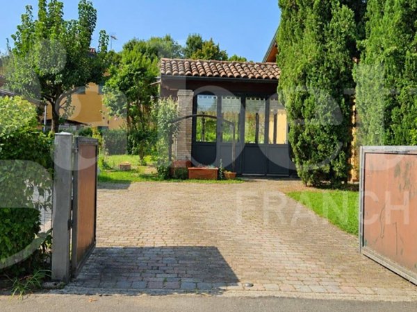 casa indipendente in vendita a Modena in zona San Damaso