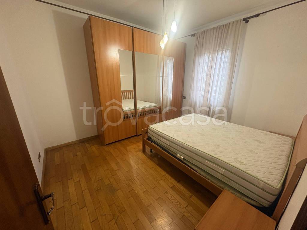 appartamento in vendita a Modena in zona Madonnina / Quattro Ville