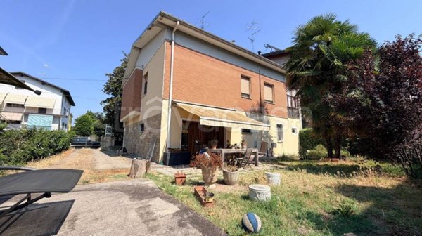 casa indipendente in vendita a Modena in zona Amendola