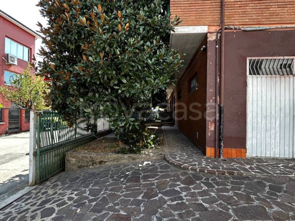 appartamento in vendita a Modena in zona Amendola