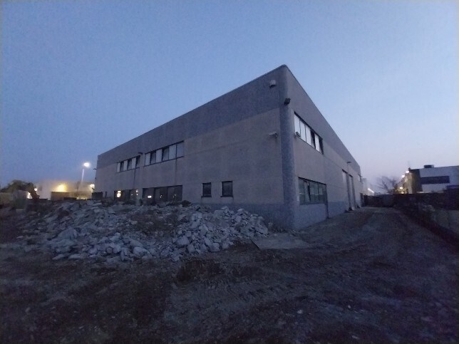 locale commerciale in vendita a Modena in zona Crocetta