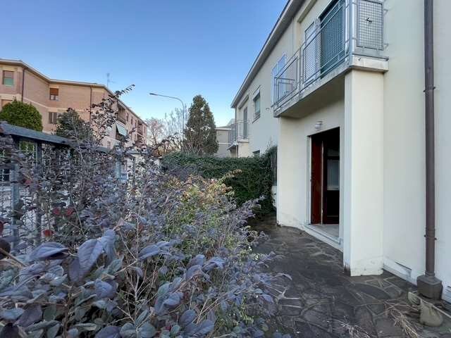 casa indipendente in vendita a Modena in zona Centro Storico
