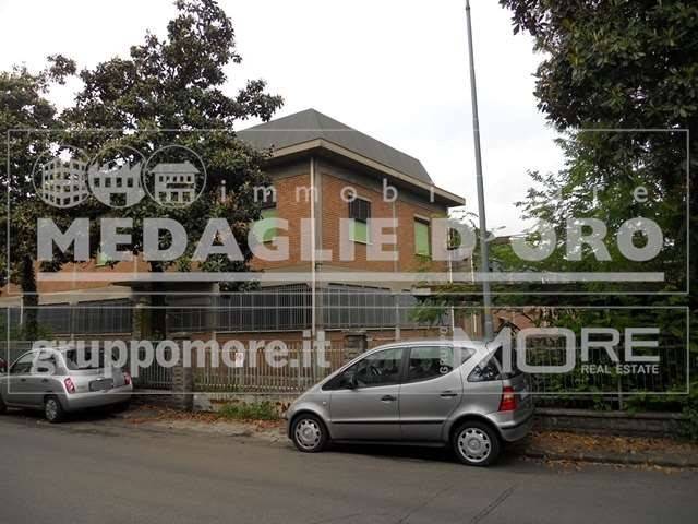 appartamento in vendita a Modena in zona Madonnina / Quattro Ville