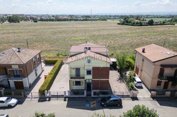 casa indipendente in vendita a Modena in zona Saliceta San Giuliano