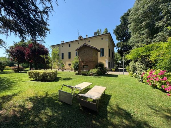 casa indipendente in vendita a Modena in zona Lesignana